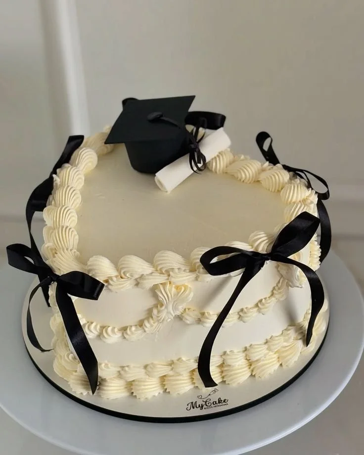 Artisanal Graduation Cakes with Toppers