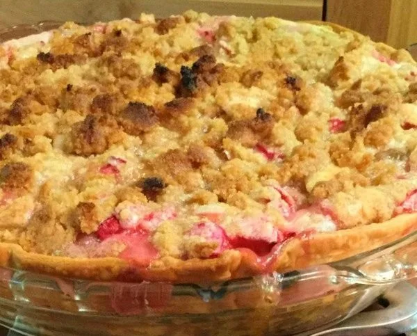 Creamy Rhubarb Sour Cream Pie