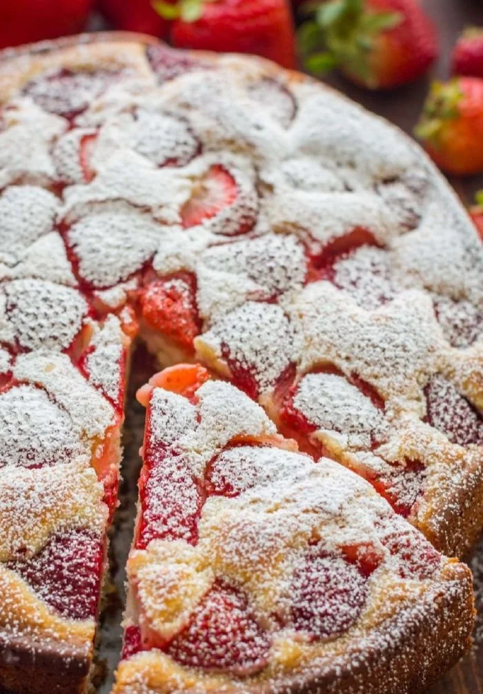 Easy Strawberry Cake Recipe