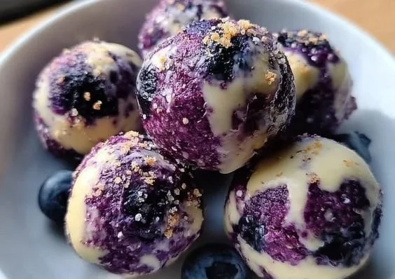 Mini Blueberry Cheesecake Bites