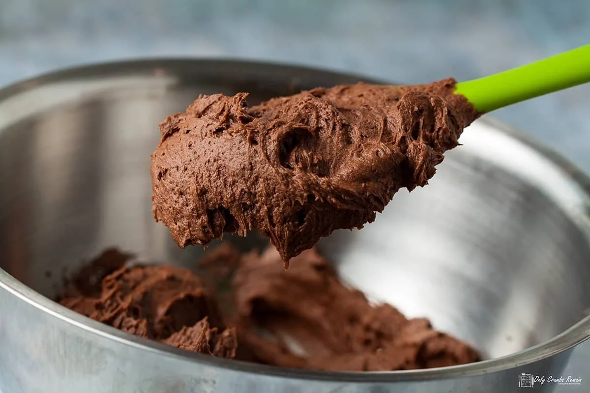 Easy Chocolate Buttercream Icing Recipe