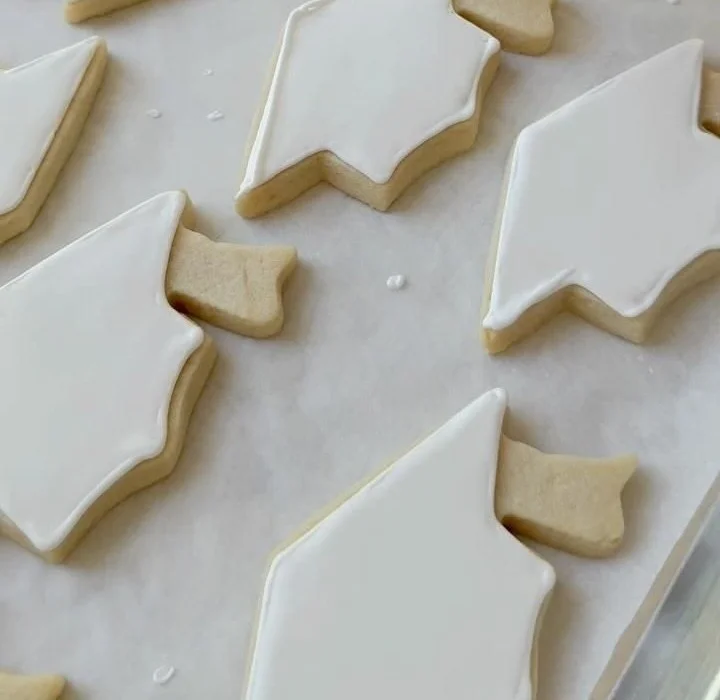 Elegant graduation cookies decorated for celebratory occasions
