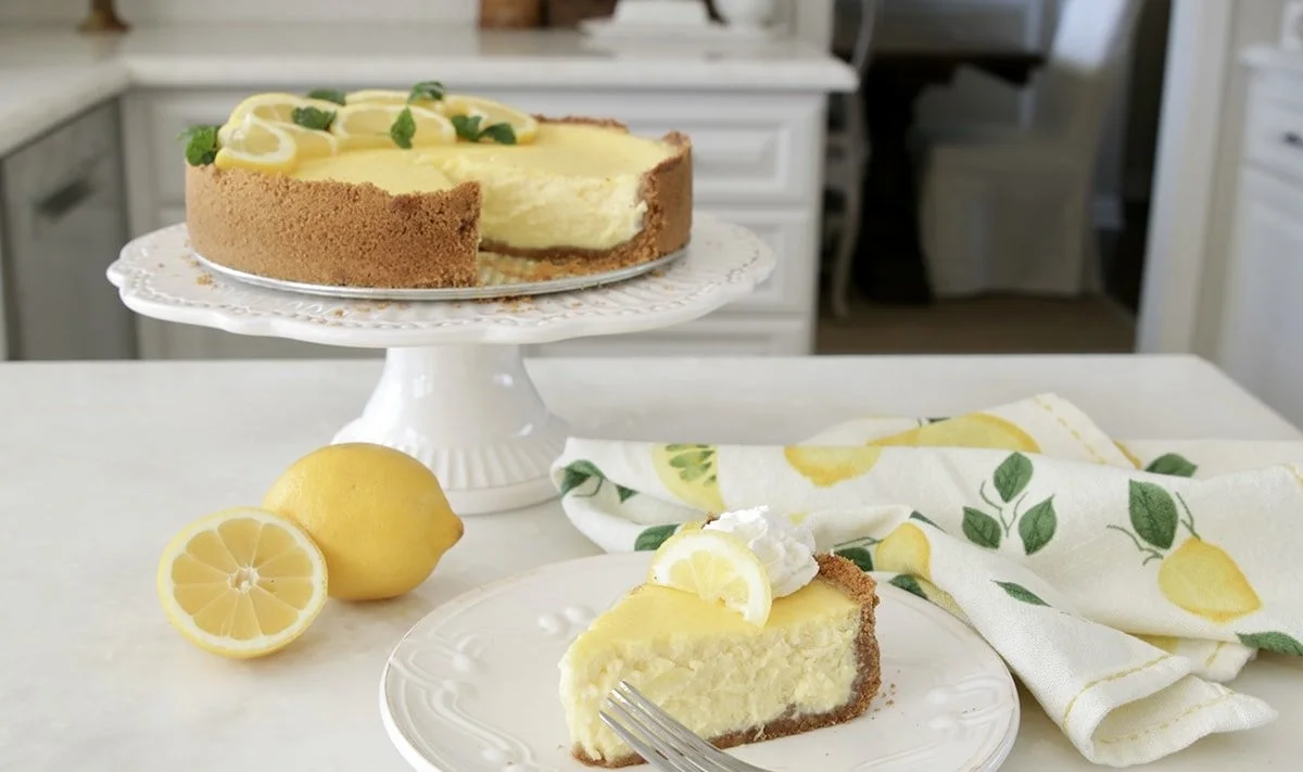 Light and Delicious Lemon Cheesecake