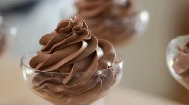 Creamy Eggless Chocolate Mousse 4 Delicious creamy eggless chocolate mousse served in a glass